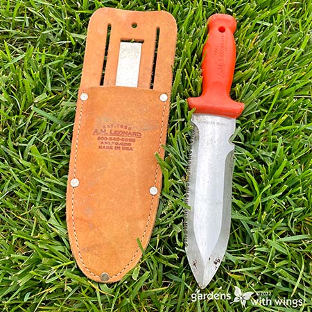garden knife with sheath